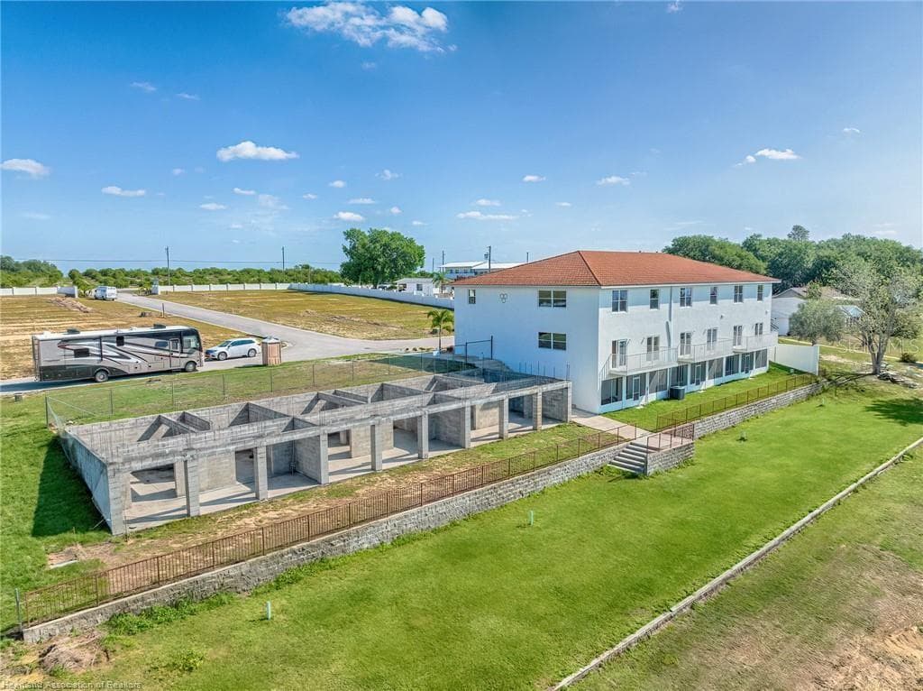 1900 OASIS BLVD