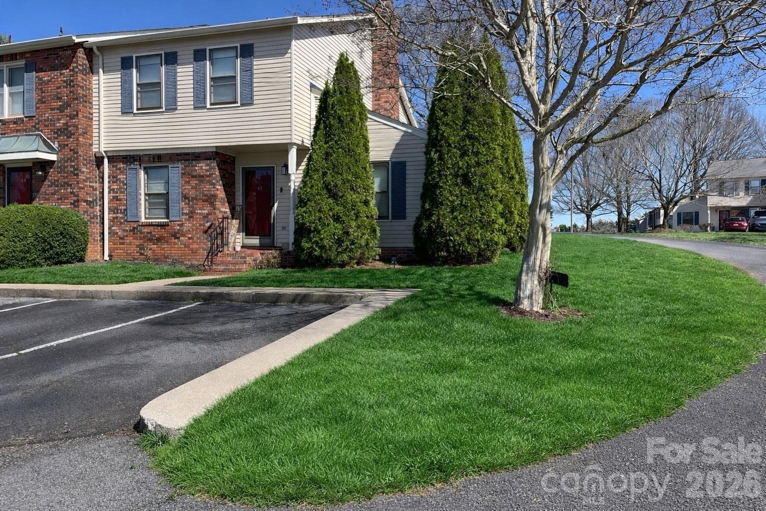 Front - 2705 N Center Street, Hickory