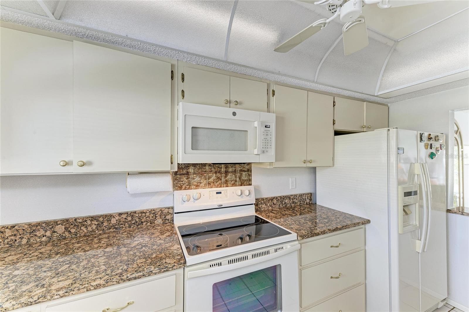 Condominium at 3983 MACEACHEN BLVD #424, SARASOTA, photo 14 of 40