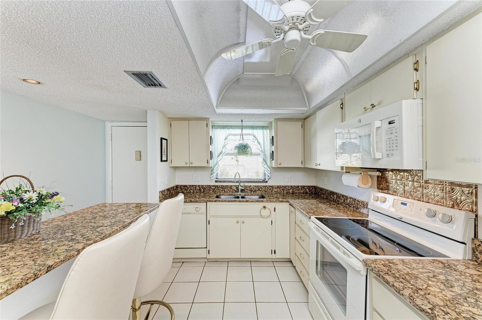 Condominium at 3983 MACEACHEN BLVD #424, SARASOTA, photo 15 of 40
