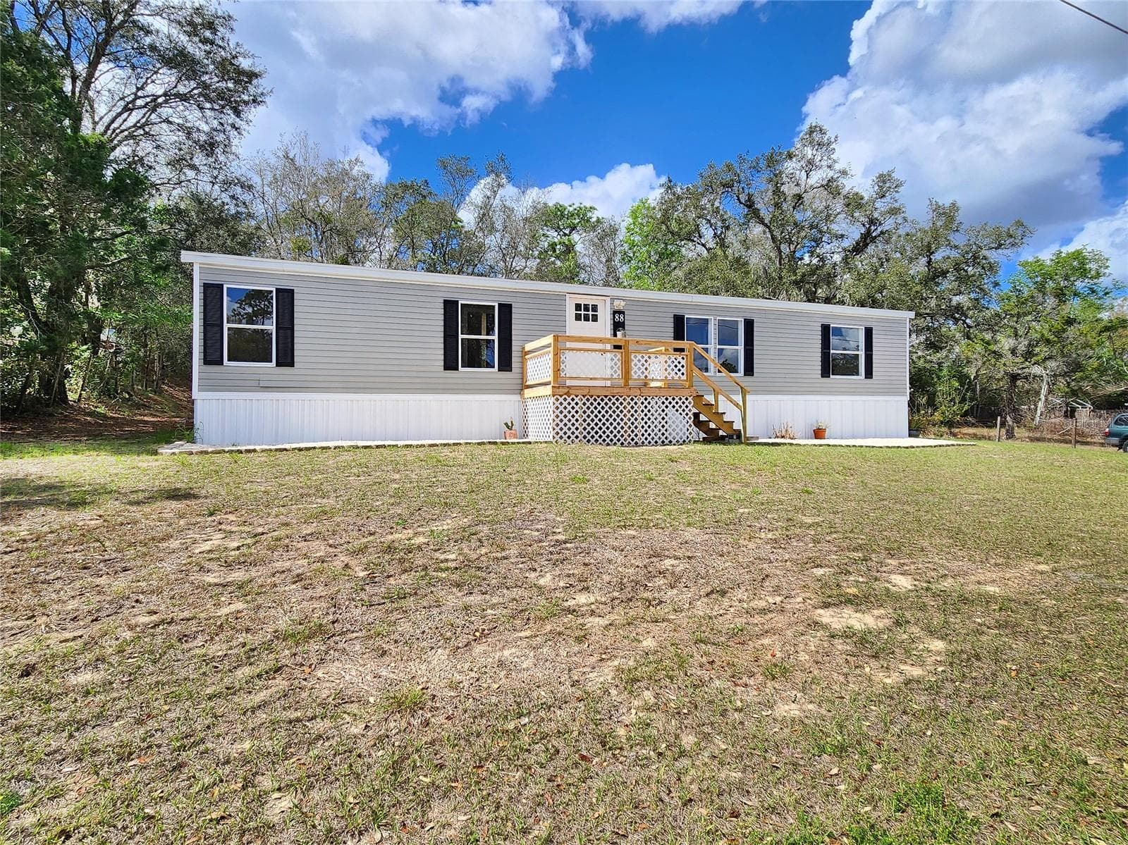 88 N SATURN AVE