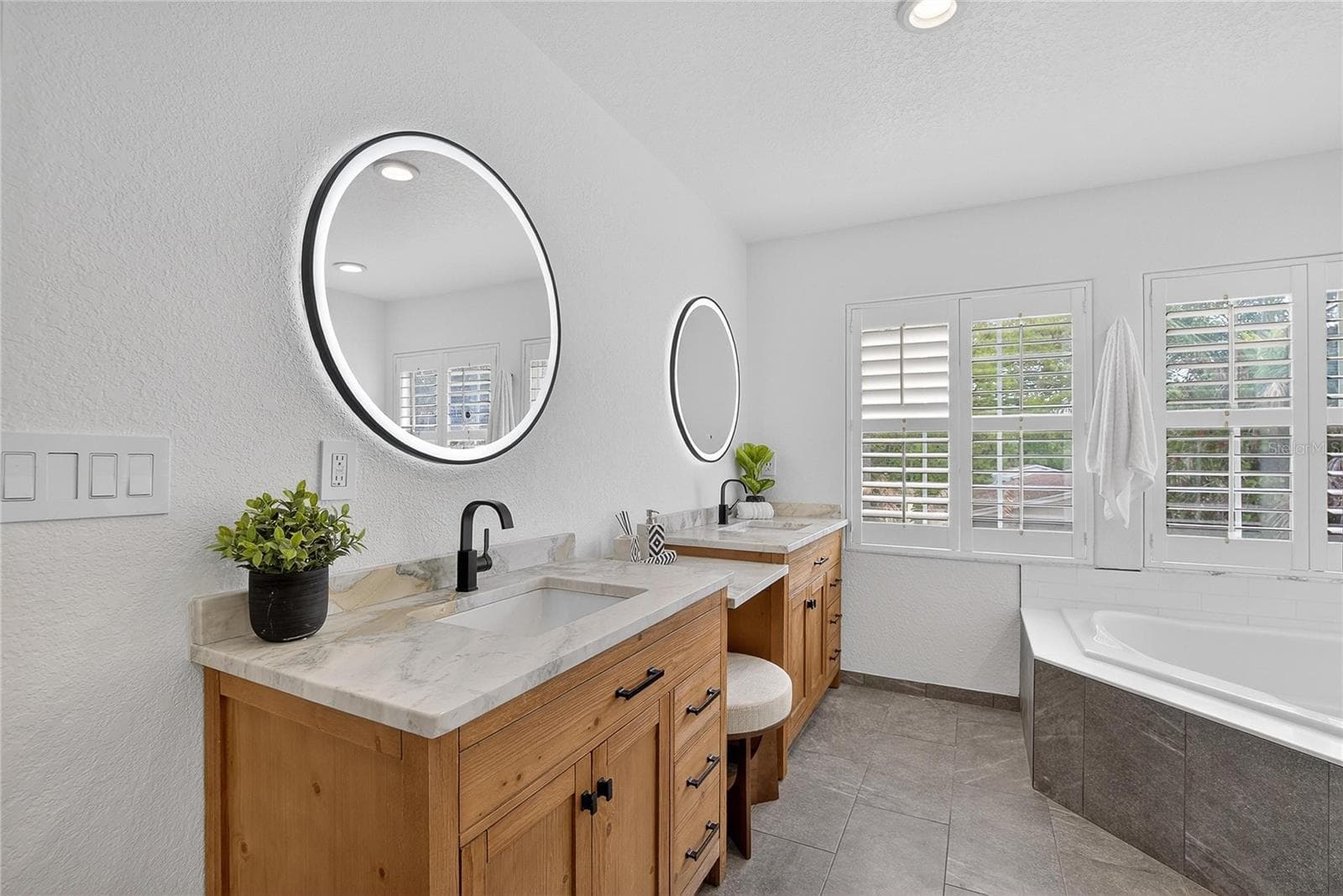 Primary Bathroom - 918 WOODBRIDGE CT, SAFETY HARBOR