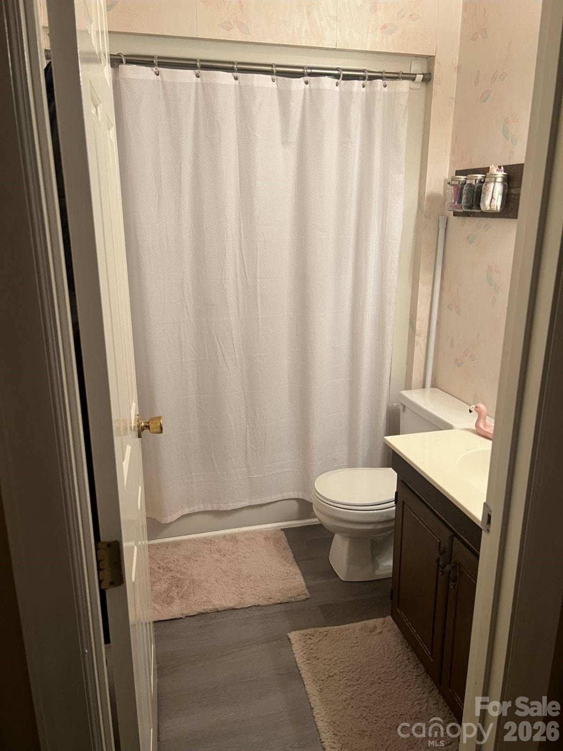 Upstairs hall bath - 2705 N Center Street, Hickory