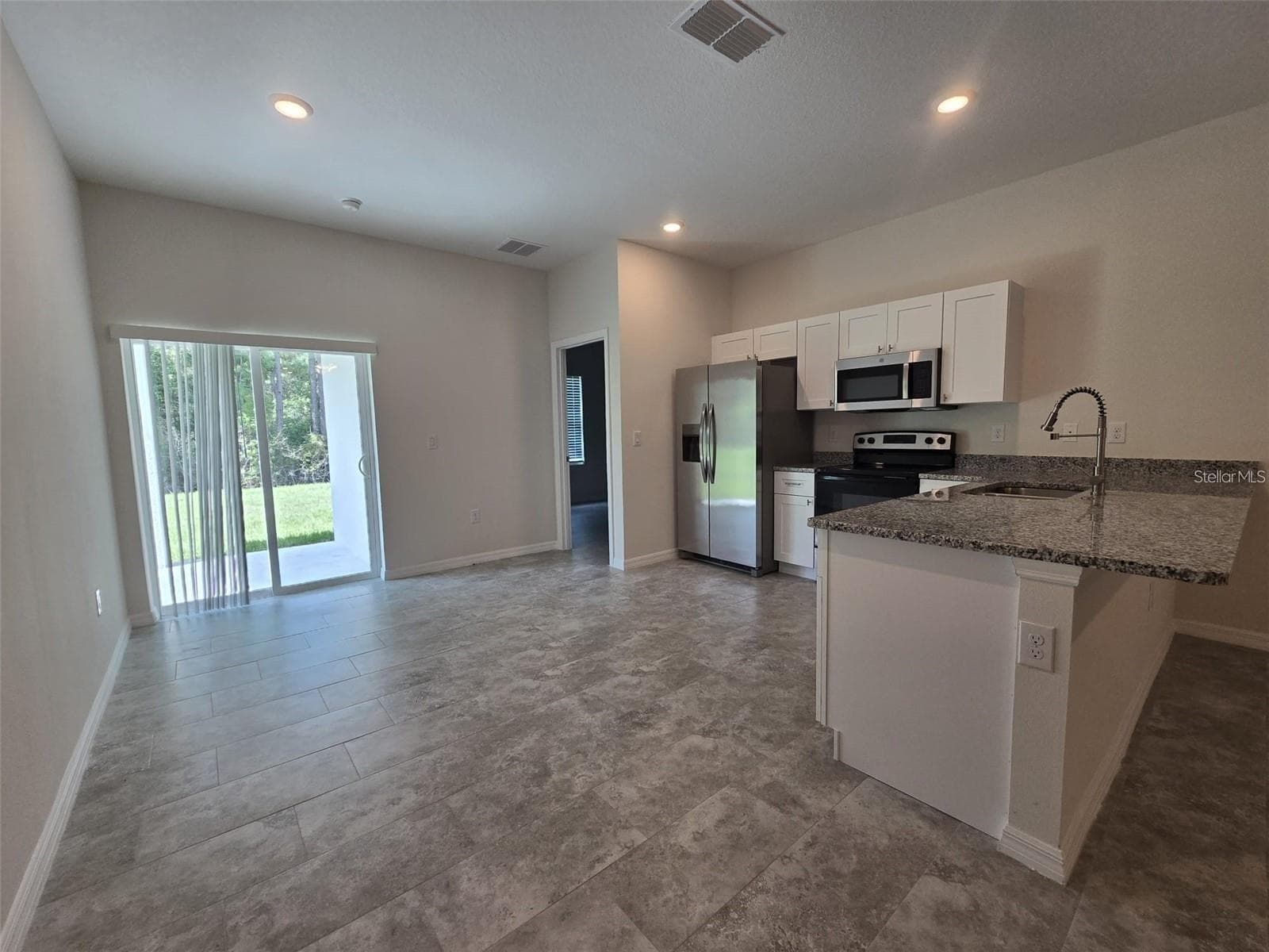 Duplex at 2025 DUNBAR ST, BARTOW, photo 3 of 12