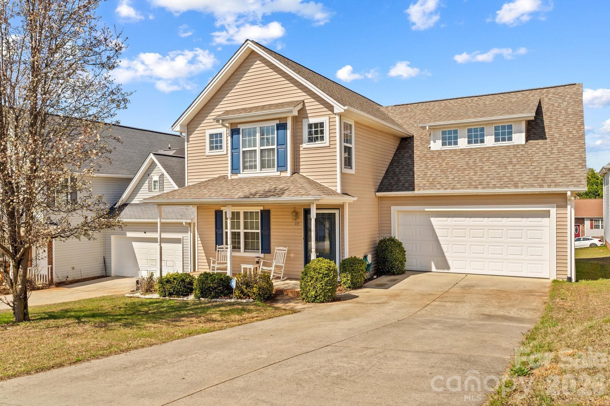 Single Family Residence at Hickory, photo 4 of 43