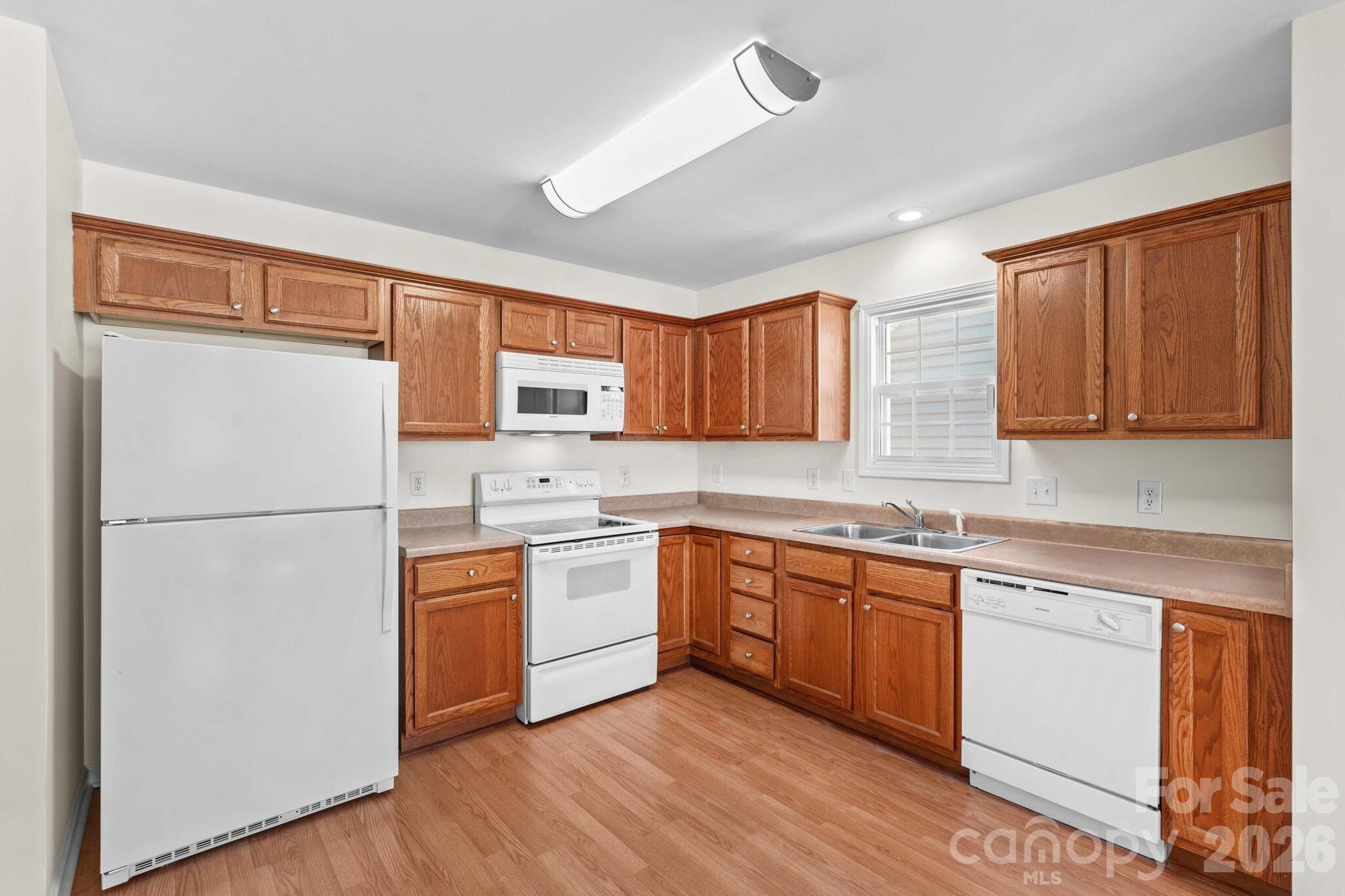 Single Family Residence at Hickory, photo 10 of 43