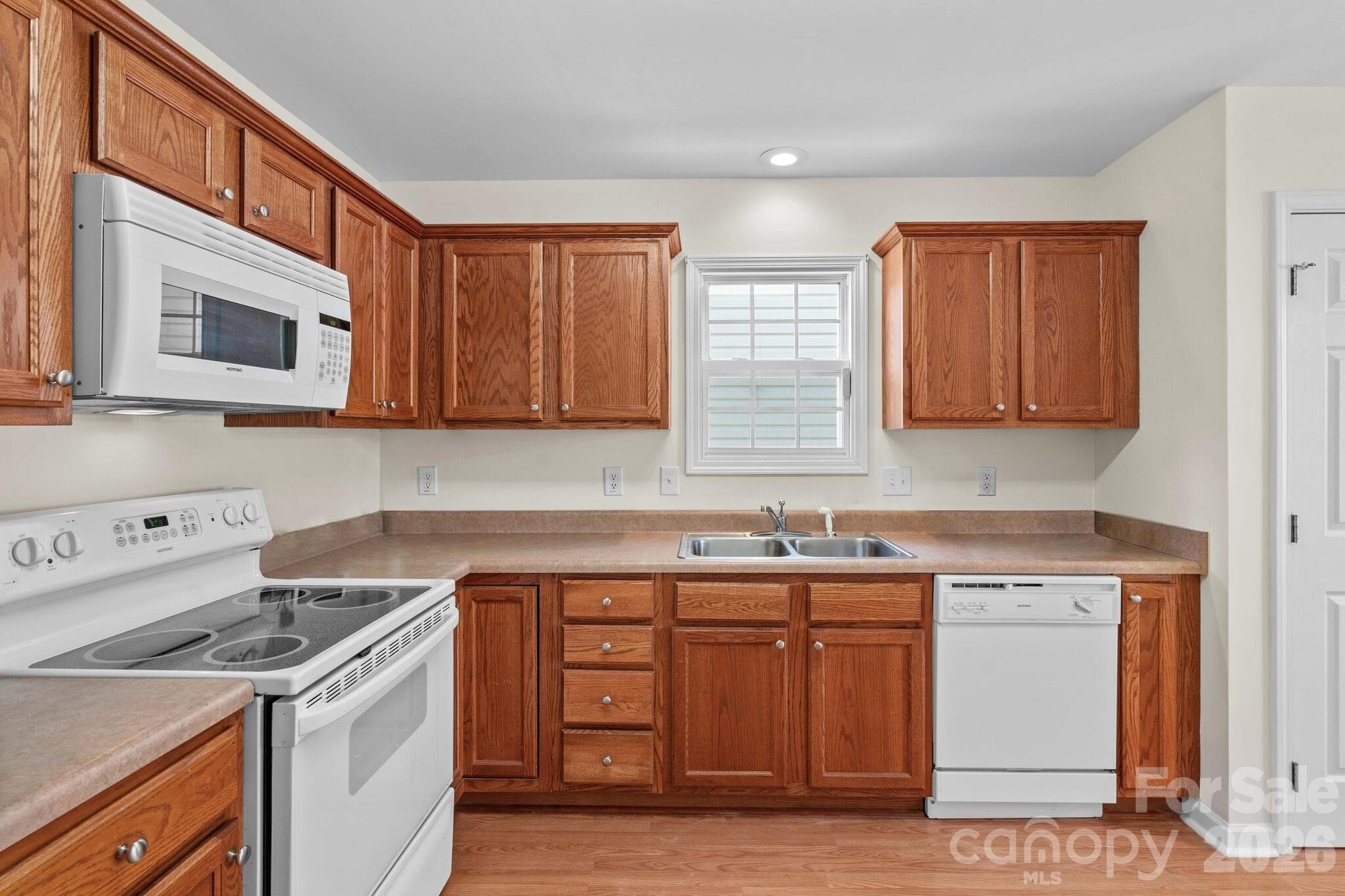 Single Family Residence at Hickory, photo 11 of 43