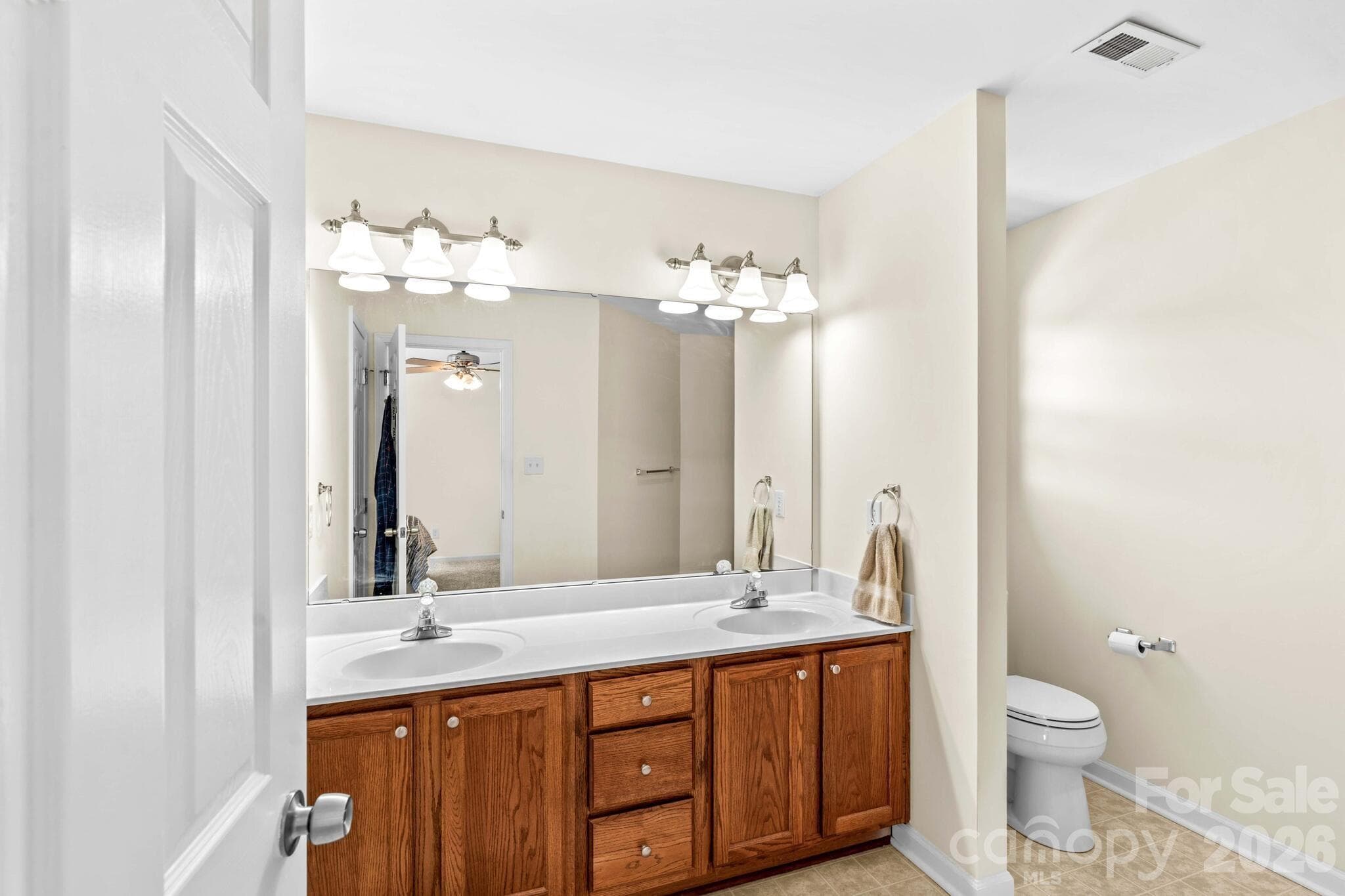 Single Family Residence at Hickory, photo 25 of 43
