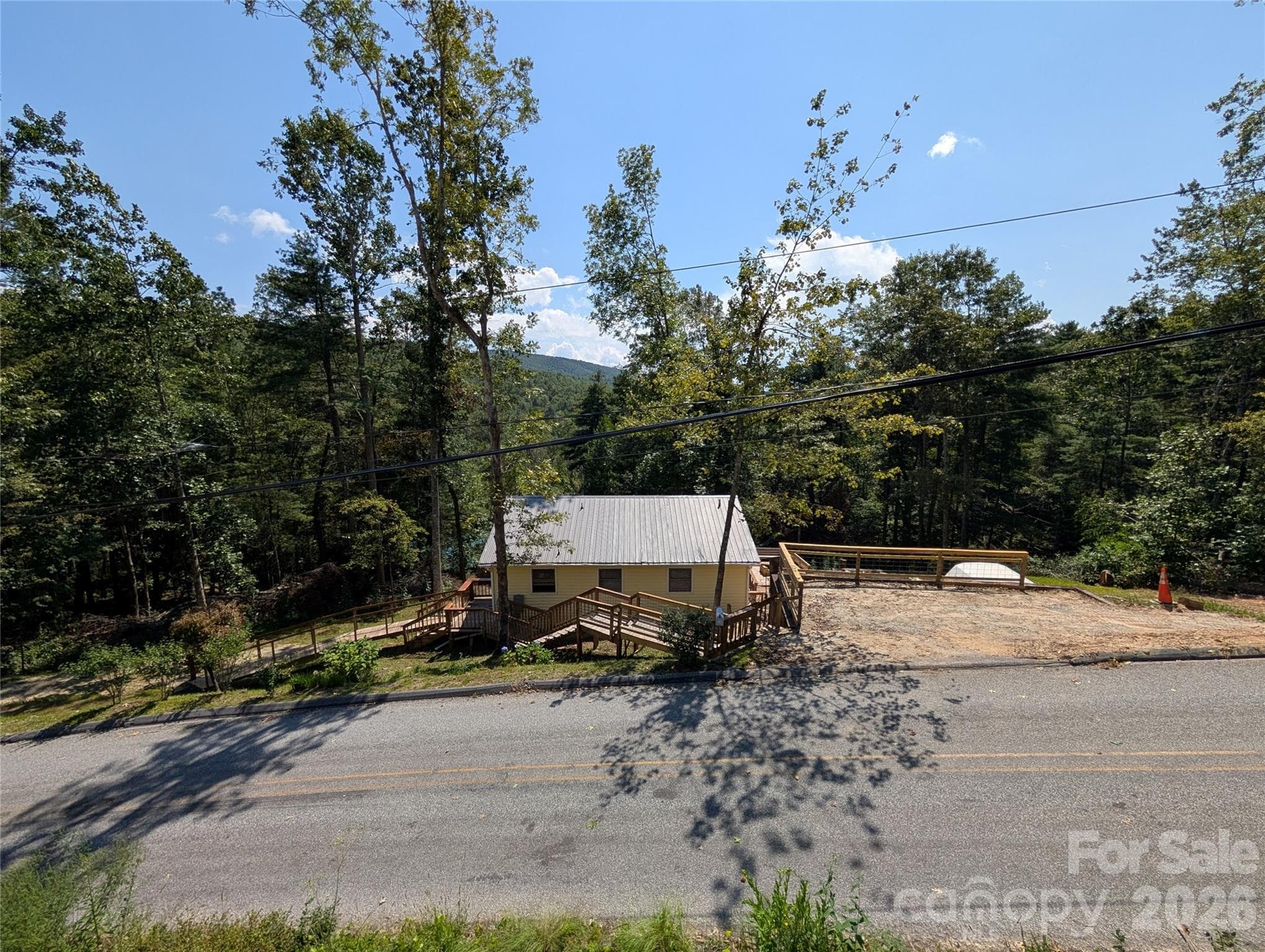 Single Family Residence at Hendersonville, photo 4 of 24