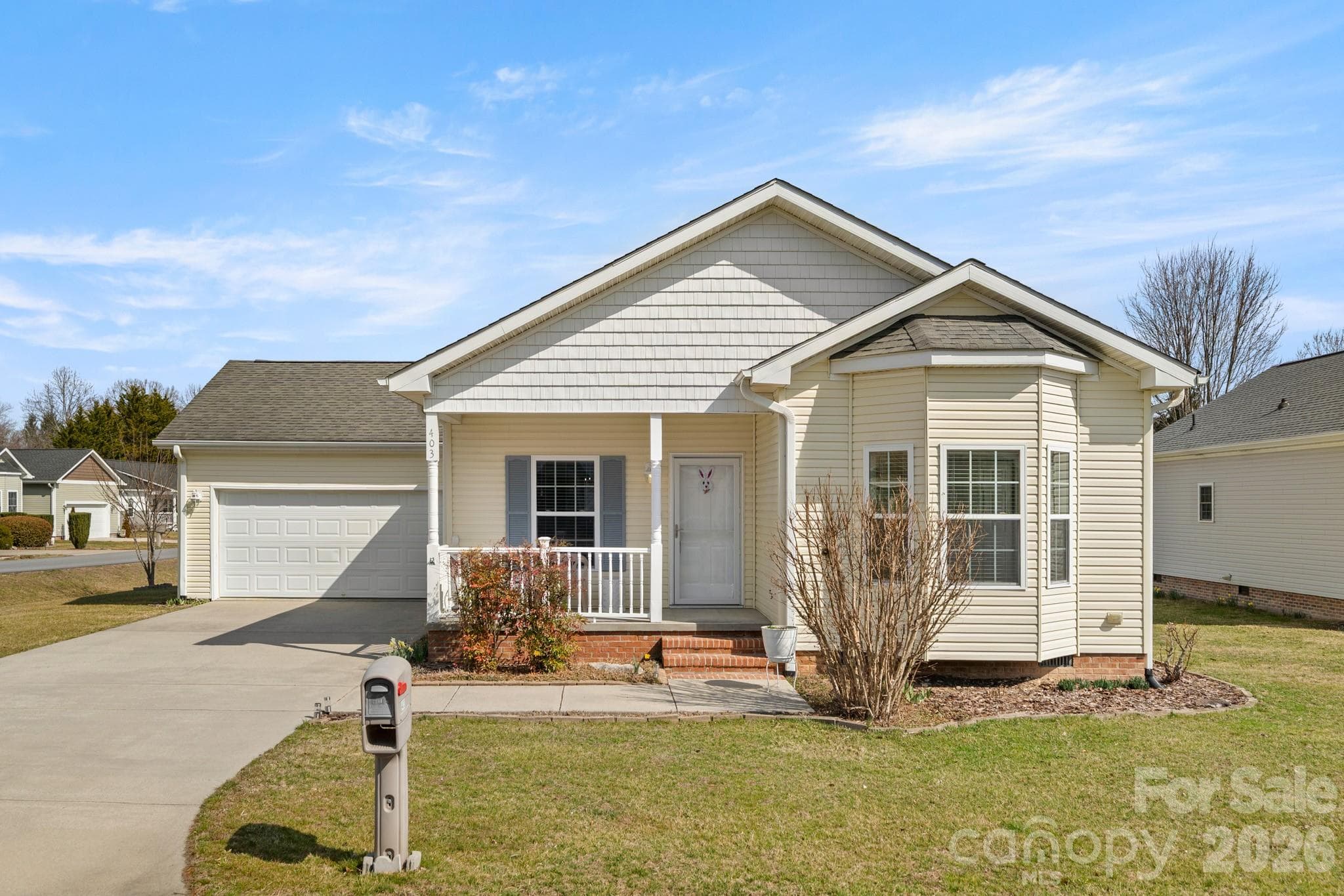 Single Family Residence at 403 Sassafras Drive, Hendersonville, photo 2 of 20