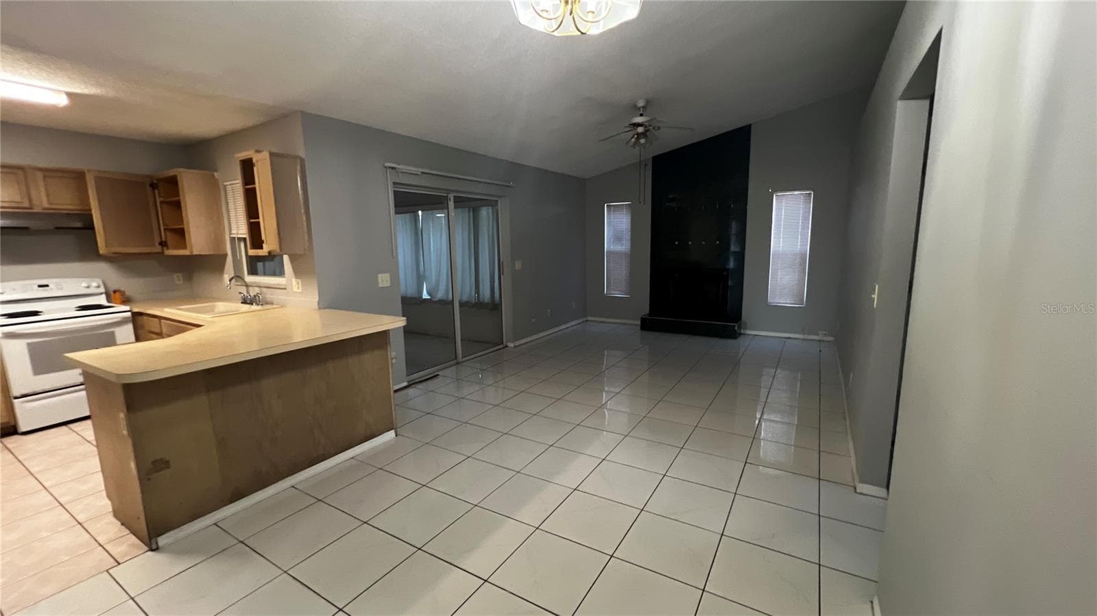 FAMILY ROOM - 6409 ROYAL TERN ST, ORLANDO