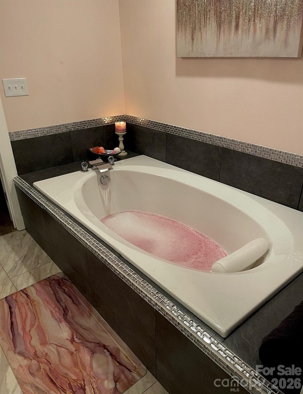 Soaking tub in Upper Master Bedroom - 5111 Stockbridge Drive, Mount Holly