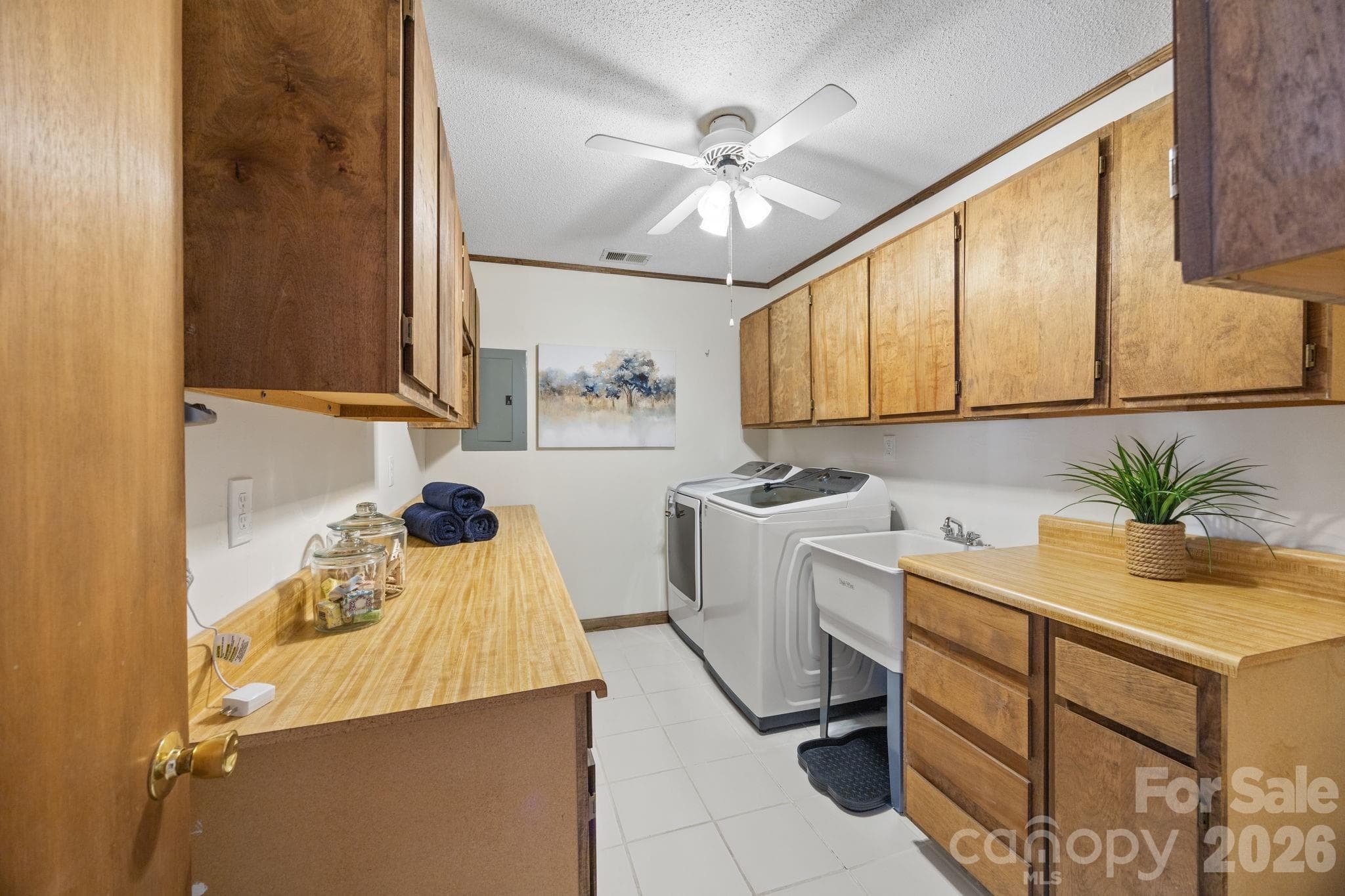 Laundry - 4278 Harbor Lane, Sherrills Ford