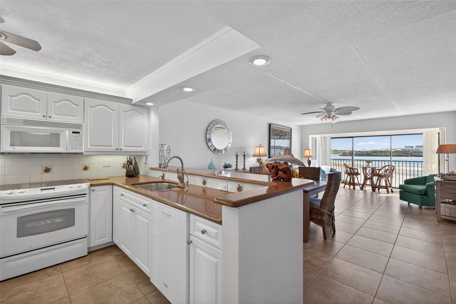 Condominium at 865 S GULFVIEW BLVD #207, CLEARWATER BEACH, photo 17 of 49