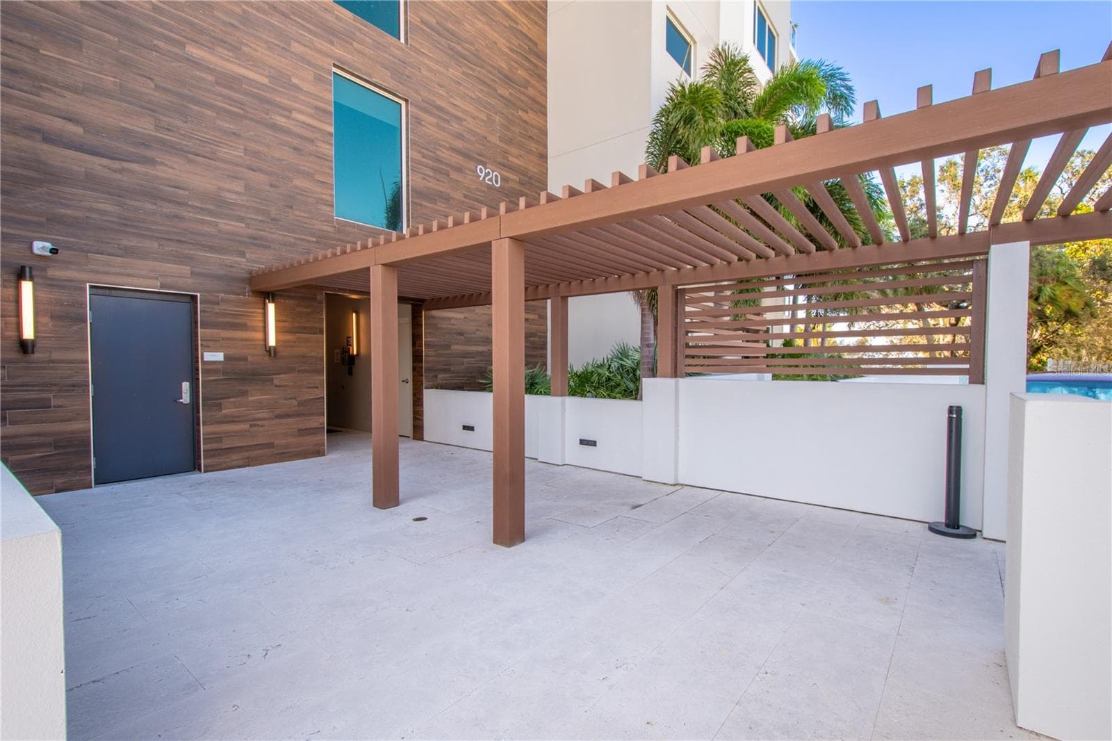 Building 920 Entrance - 920 N OSCEOLA AVE #703, CLEARWATER