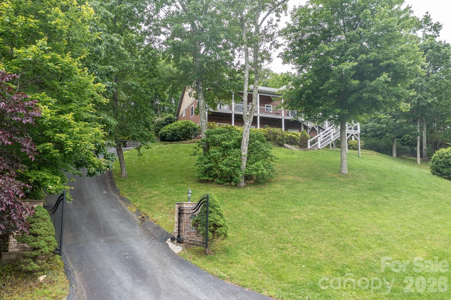 Gated driveway - 6 Grouse Terrace, Fairview