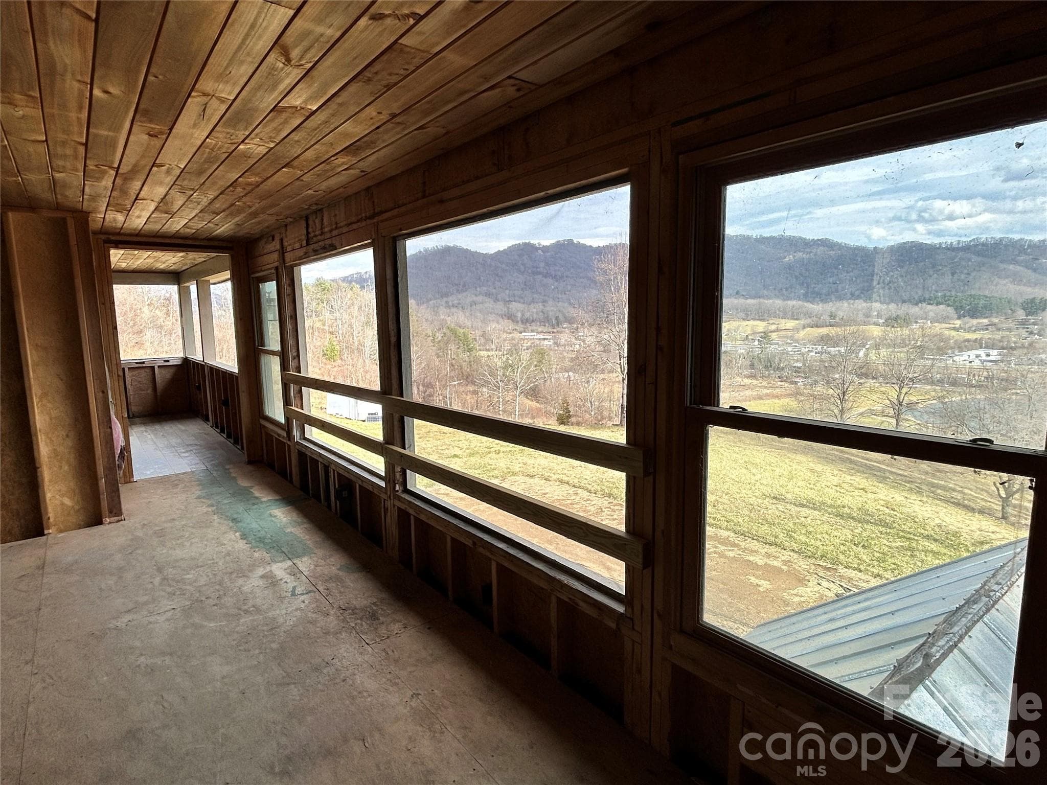 Front covered porch - 330 Potts Drive, Waynesville