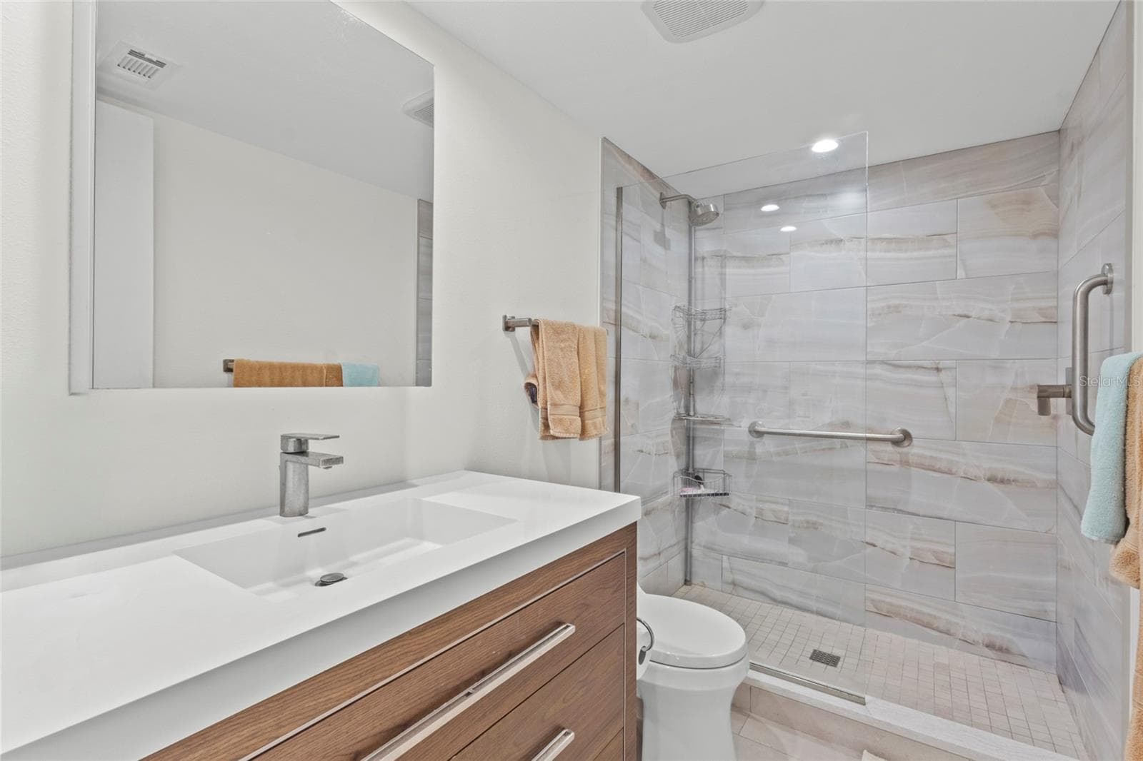 Master Bathroom - 1633 BOATHOUSE CIR #232, SARASOTA