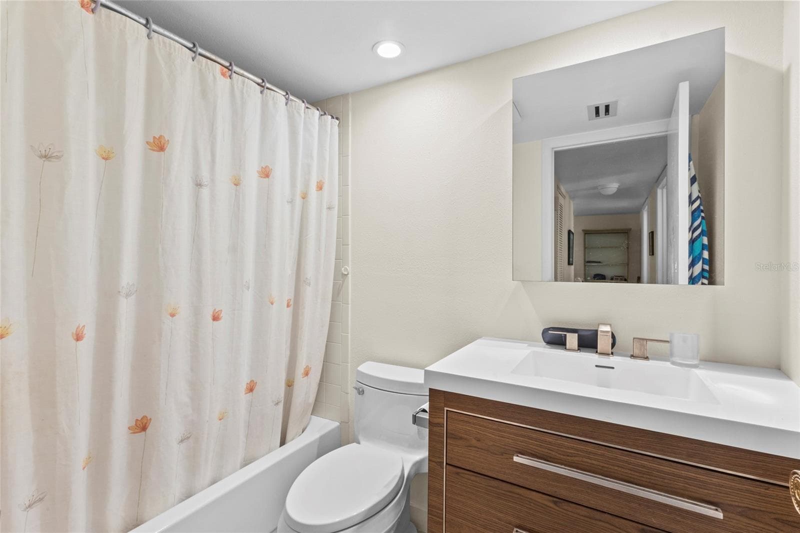 Second bathroom - 1633 BOATHOUSE CIR #232, SARASOTA