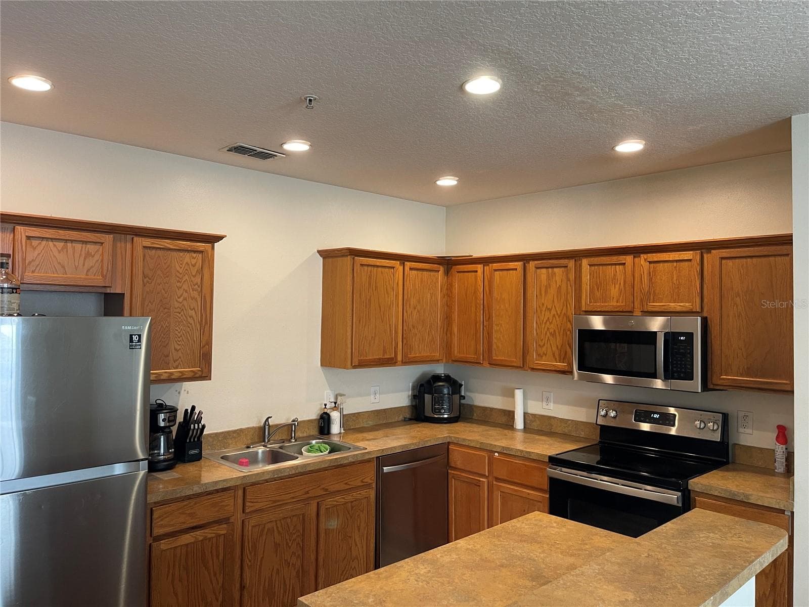 Kitchen - 2024 CYPRESS BAY BLVD, KISSIMMEE