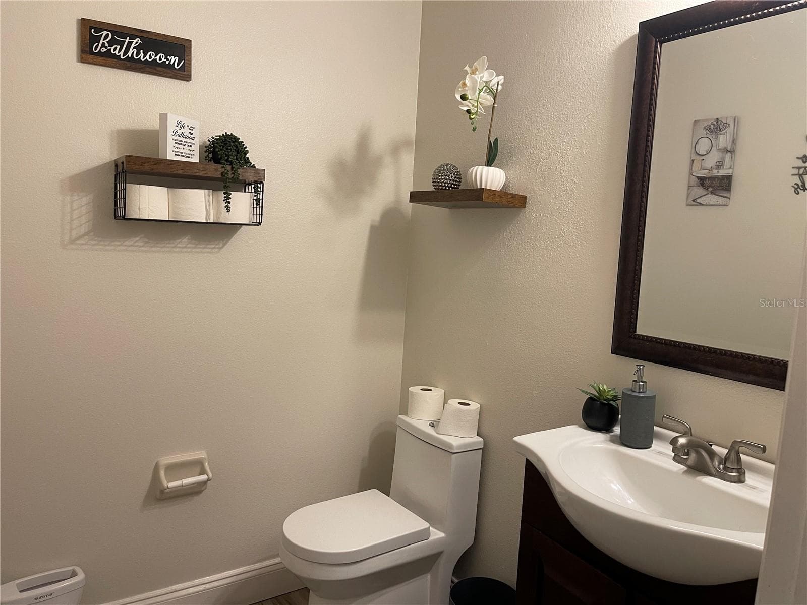 Half Bath First Floor - 2024 CYPRESS BAY BLVD, KISSIMMEE