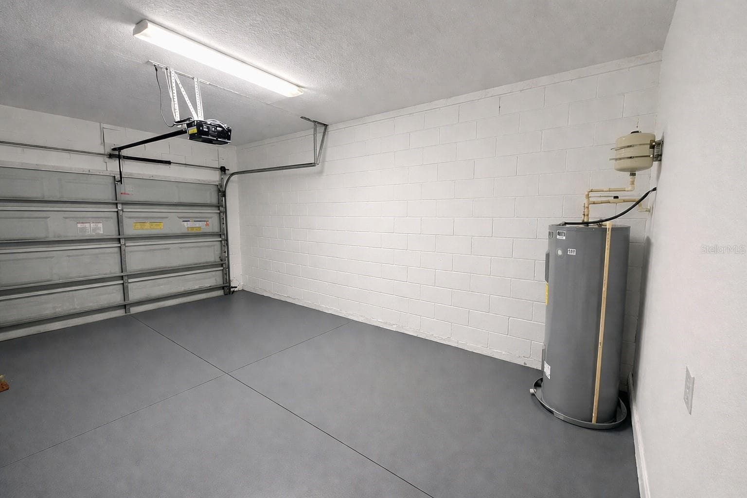 Garage - 1187 CHERVIL DR, POINCIANA