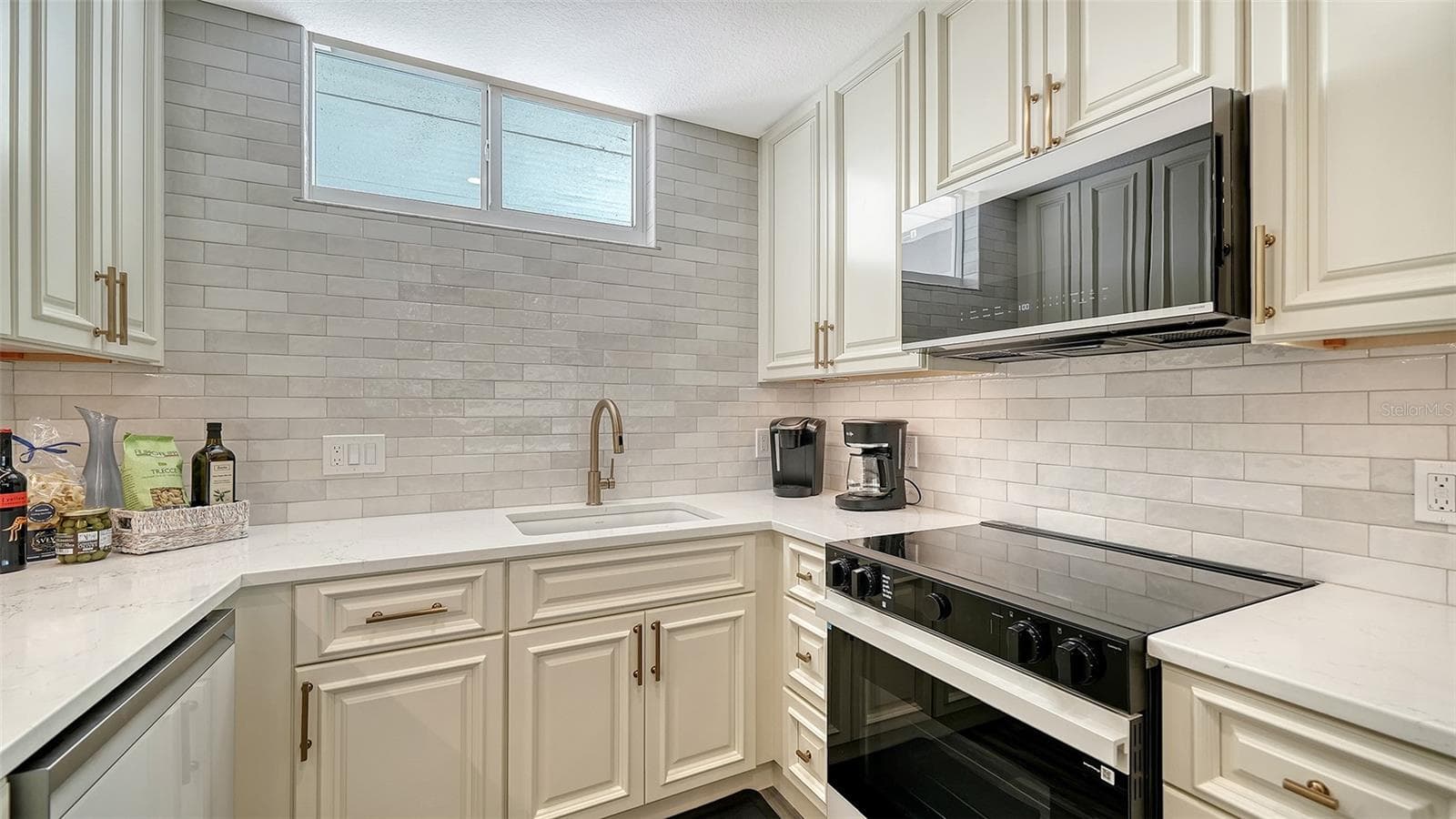 Condominium at 100 SANDS POINT RD #324, LONGBOAT KEY, photo 18 of 49