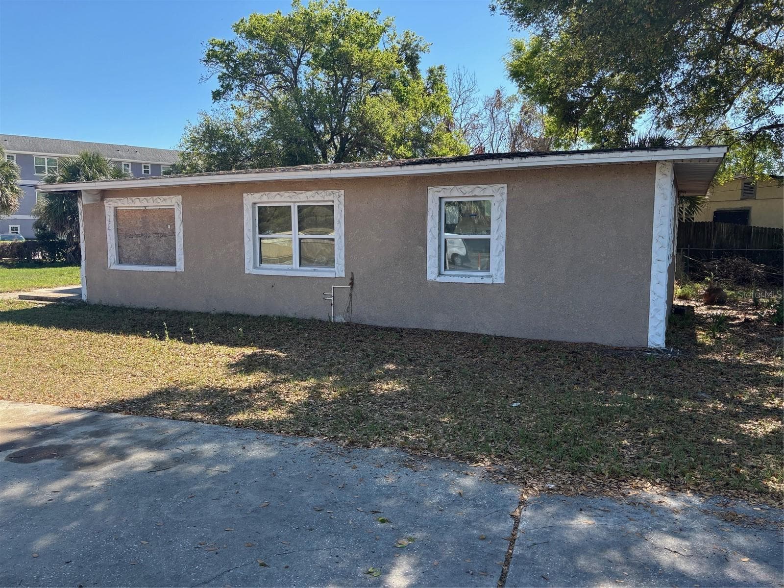 403 MERCADO AVE