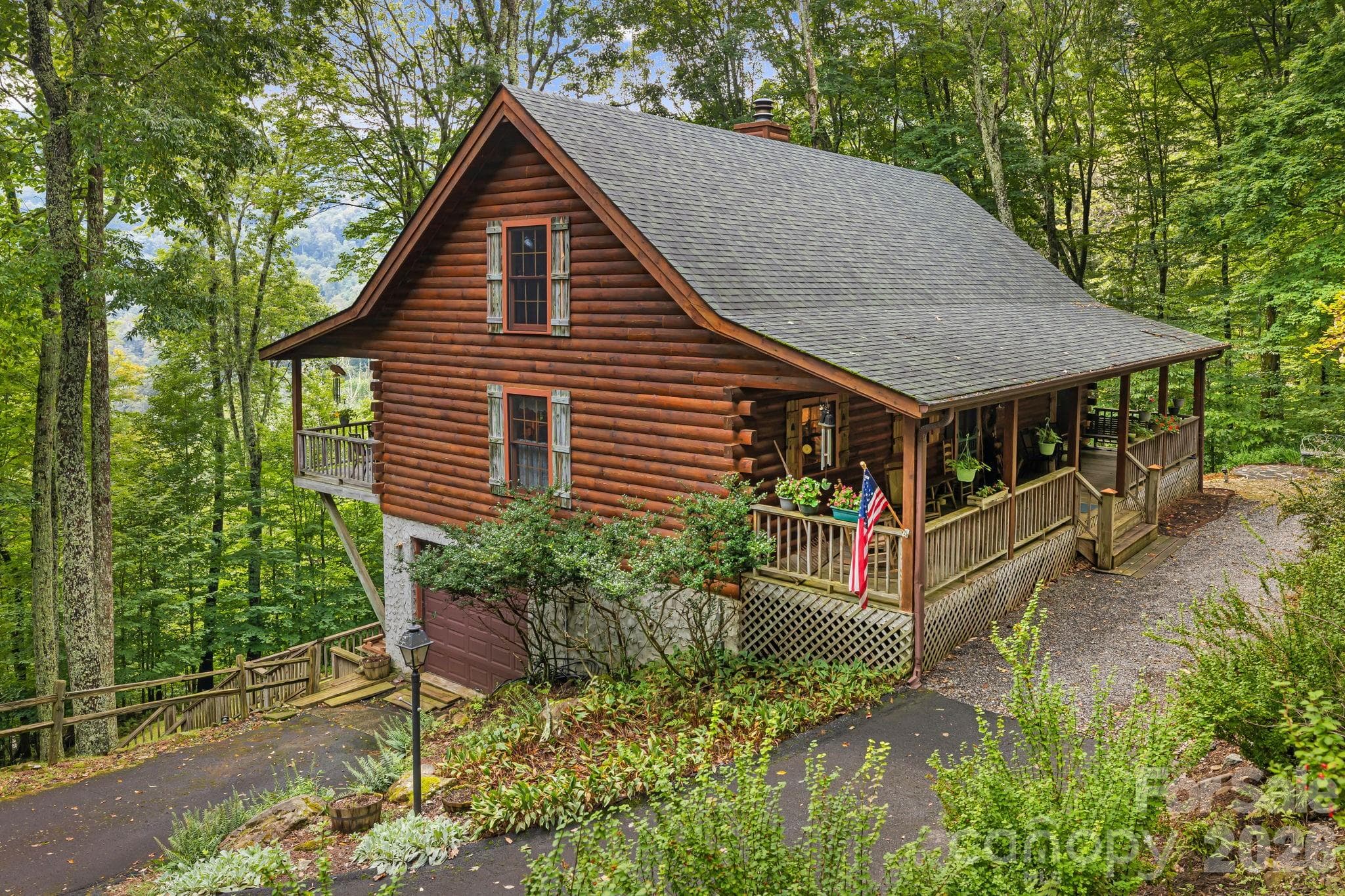 Immaculate Log Home - Mars Hill