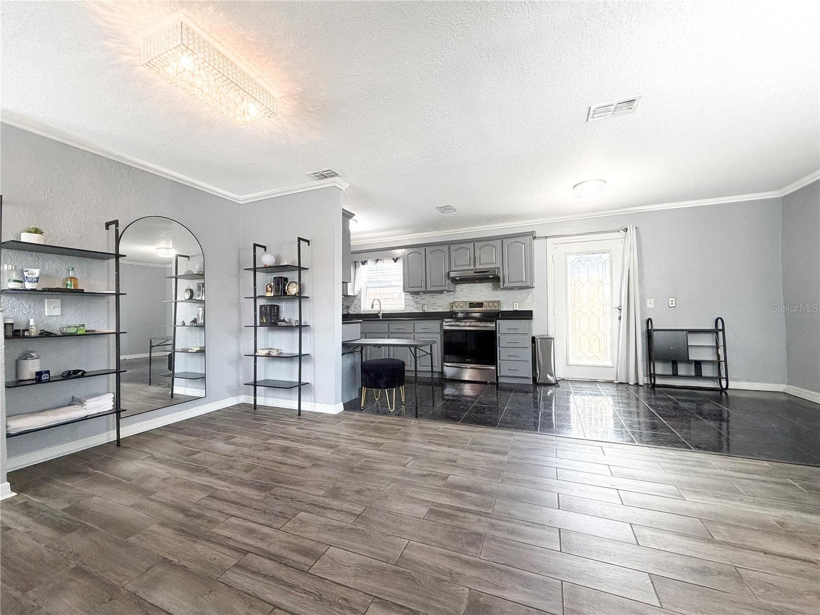 Living - 141 S HIAWASSEE RD, ORLANDO