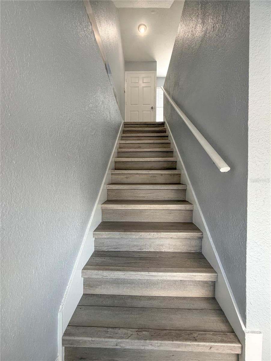 Main stairs - 141 S HIAWASSEE RD, ORLANDO