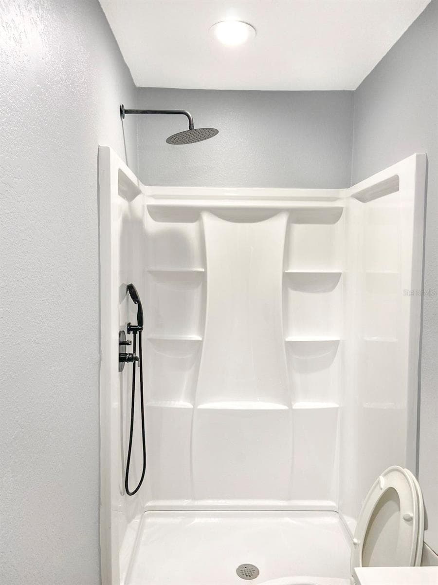 Primary bathroom - 141 S HIAWASSEE RD, ORLANDO