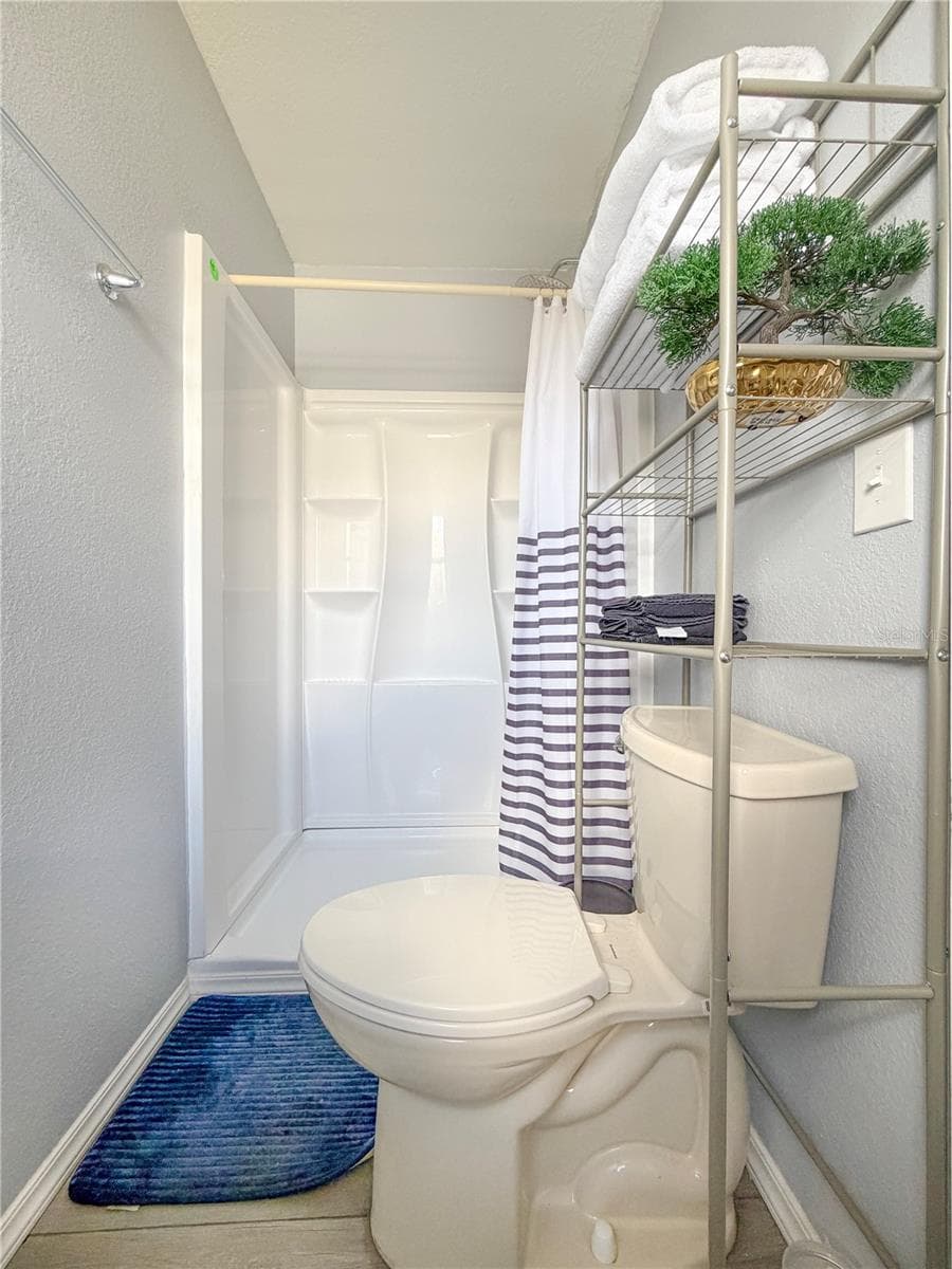 Second bathroom - 141 S HIAWASSEE RD, ORLANDO