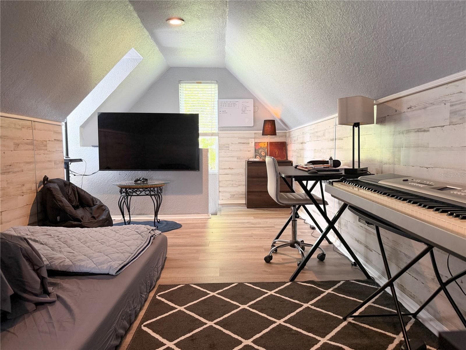 Attic Bedroom - 141 S HIAWASSEE RD, ORLANDO