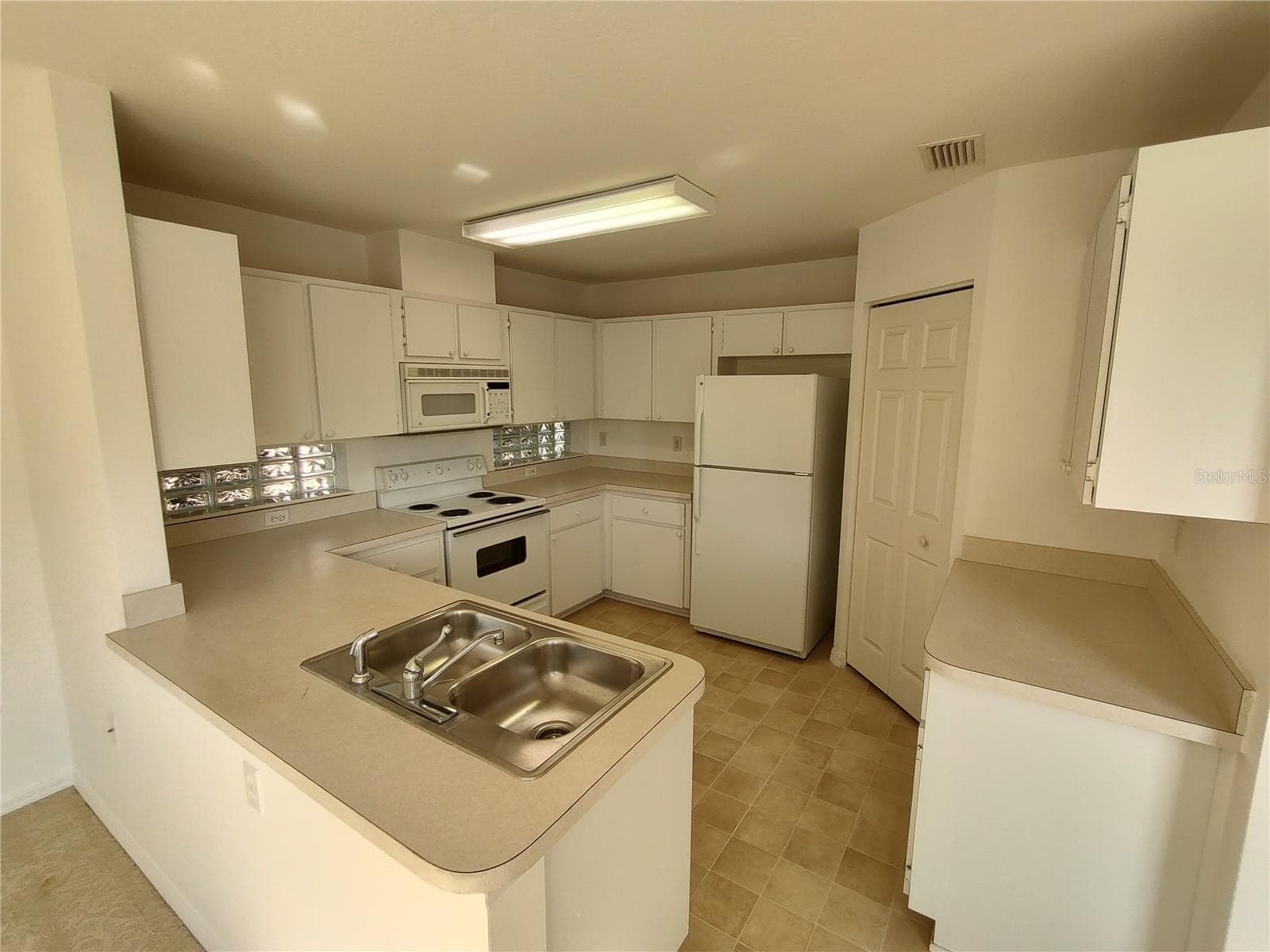Single Family Residence at 7257 SW 115TH PL, OCALA, photo 7 of 18