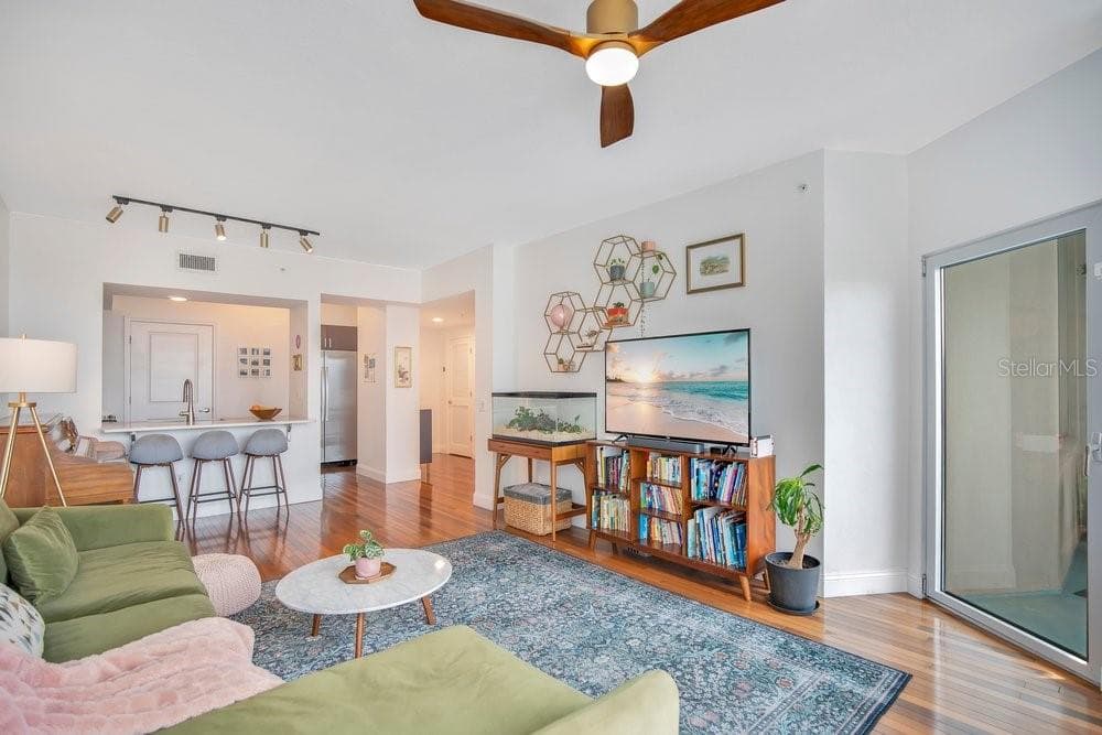 Bright Open Layout - 322 E CENTRAL BLVD #1005, ORLANDO