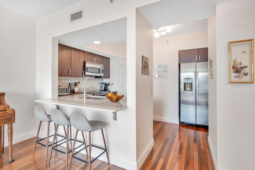 Updated kitchen with Granite counters - 322 E CENTRAL BLVD #1005, ORLANDO