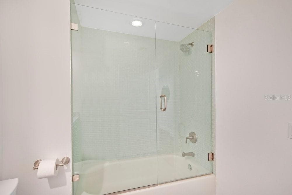 Bathroom 2 - 322 E CENTRAL BLVD #1005, ORLANDO