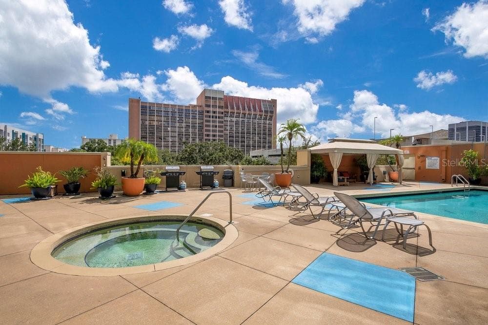 Pool Deck with Spa - 322 E CENTRAL BLVD #1005, ORLANDO