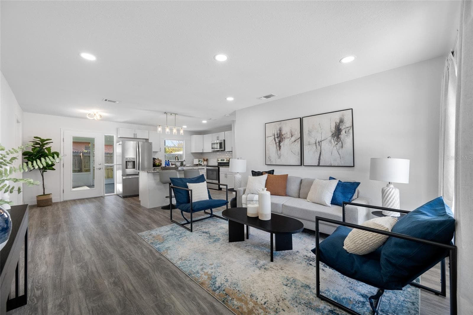 Living Room - 4916 CARLYLE RD, TAMPA