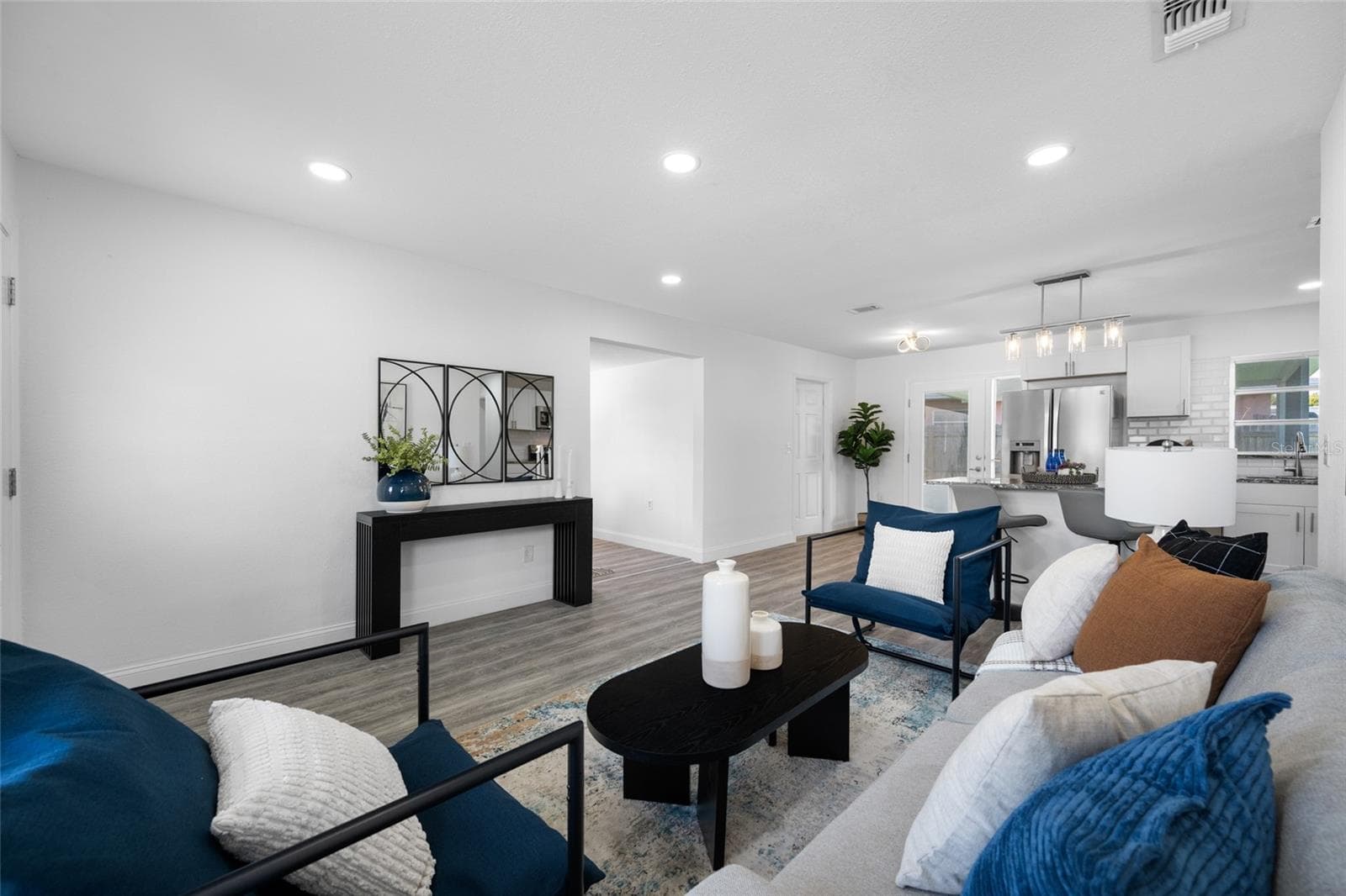 Living Room - 4916 CARLYLE RD, TAMPA