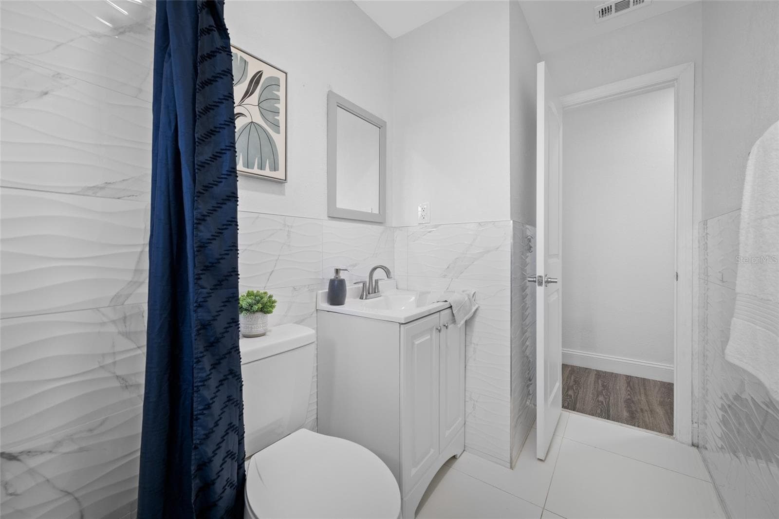 Guest Bathroom - 4916 CARLYLE RD, TAMPA