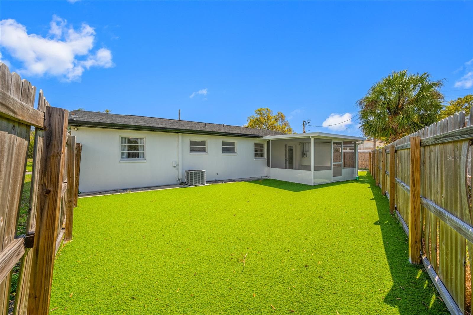 Fenced Backyard with faux grass - 4916 CARLYLE RD, TAMPA