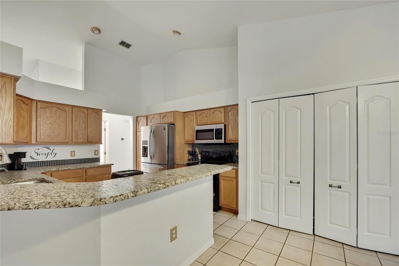 Breakfast bar Closet Pantry - 340 E SAVOY ST, LECANTO