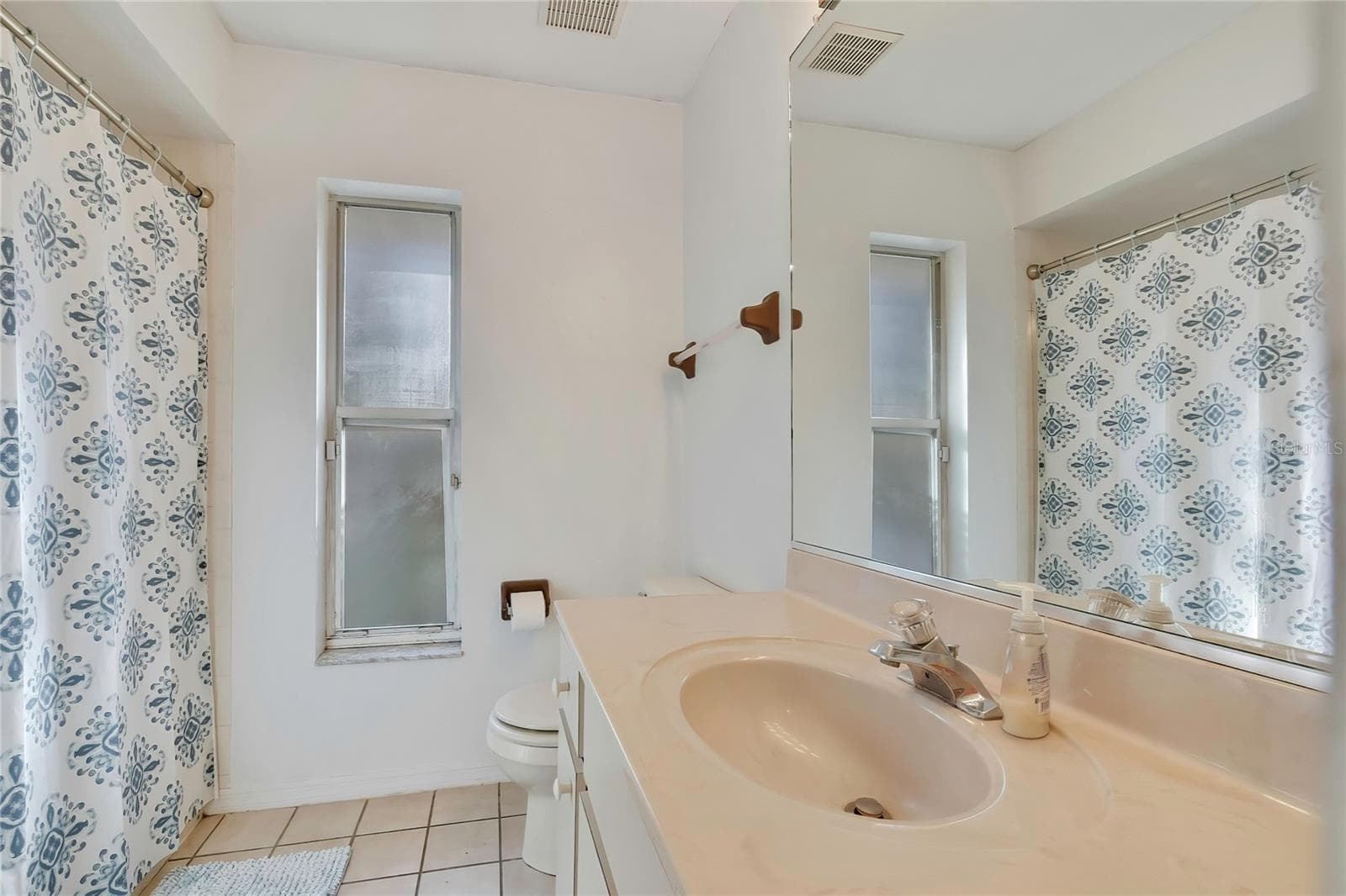 2nd bath - 340 E SAVOY ST, LECANTO