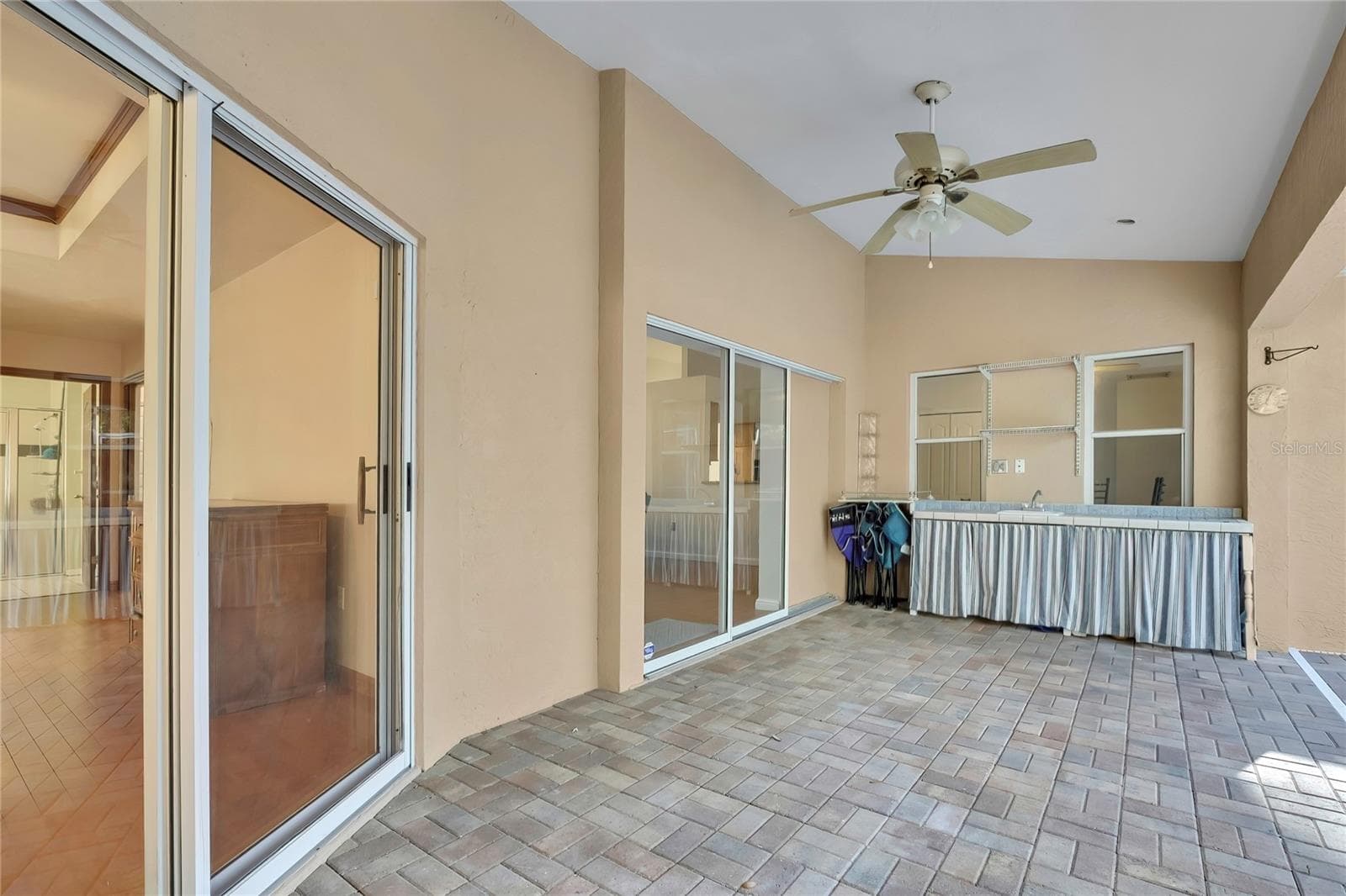 Lanai - 340 E SAVOY ST, LECANTO
