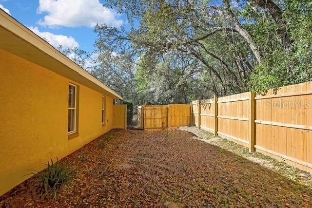 Fenced area side of home - 340 E SAVOY ST, LECANTO