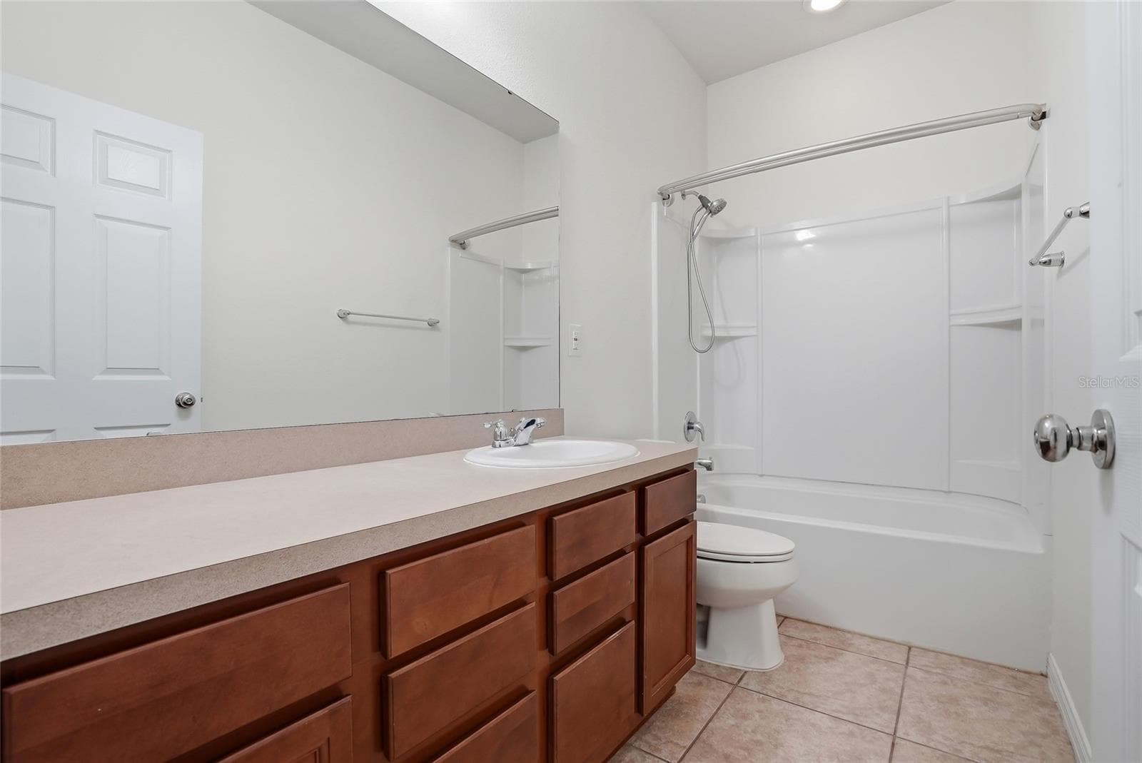 Guest / Hall Bath - 1724 PASSAGE KEY LN, RUSKIN