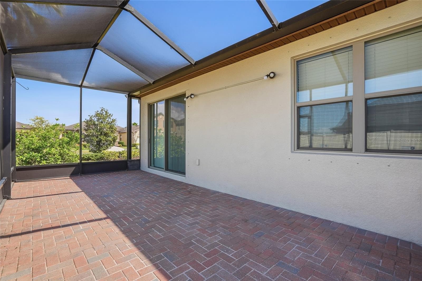 HUGE Screened in LANAI with added Pavers - 1724 PASSAGE KEY LN, RUSKIN