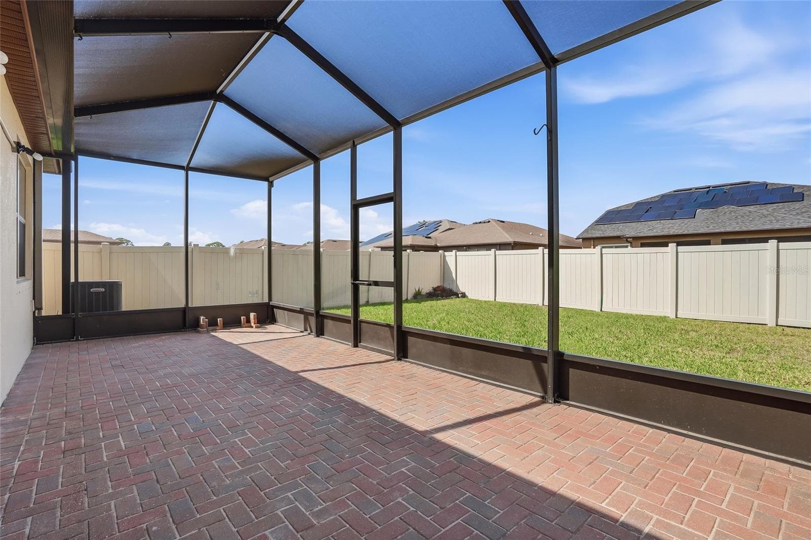 HUGE Screened in LANAI with added Pavers - 1724 PASSAGE KEY LN, RUSKIN